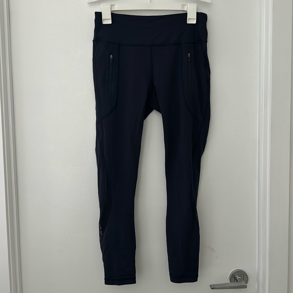 Lululemon Navy Leggings with Mesh Panels - Size 8 - Picture 1 of 4